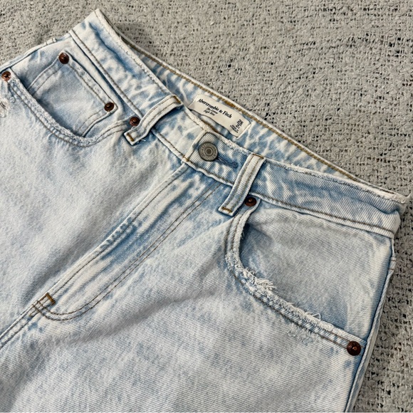 Abercrombie & Fitch Light Blue Jeans Loose High Rise 26 - Picture 3 of 7